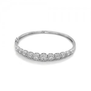 Forevermark 18 Karat White Gold Bangle Bracelet With 7=0.86Tw Forevermark Round  Diamonds And 103=1.60Tw Non Forevermark Round Diamonds